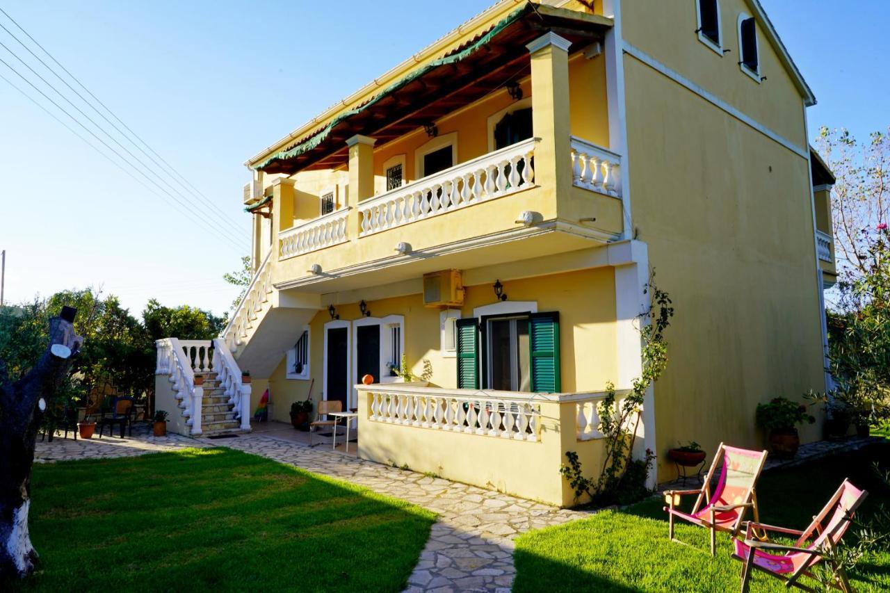 Stefanias Appartments Agios Matthaios  Екстер'єр фото