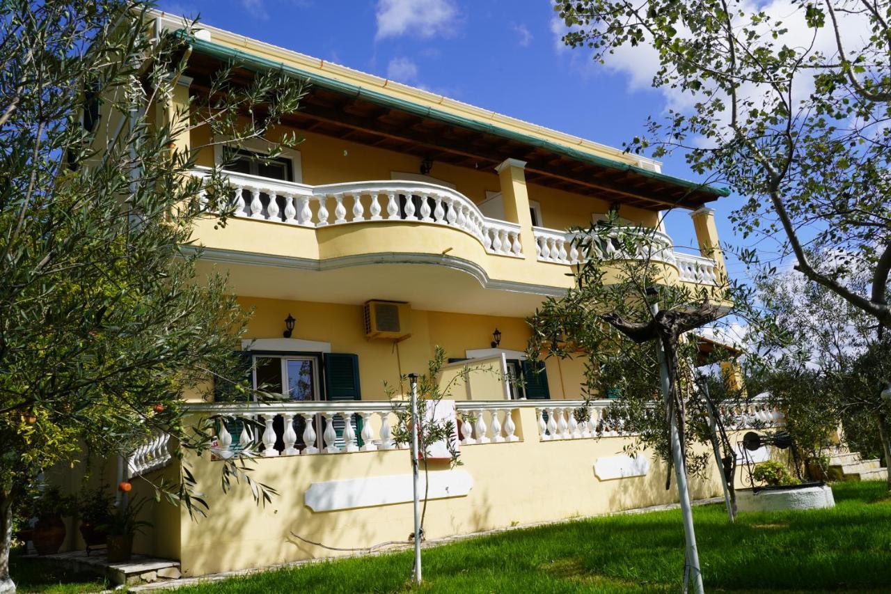 Stefanias Appartments Agios Matthaios  Екстер'єр фото